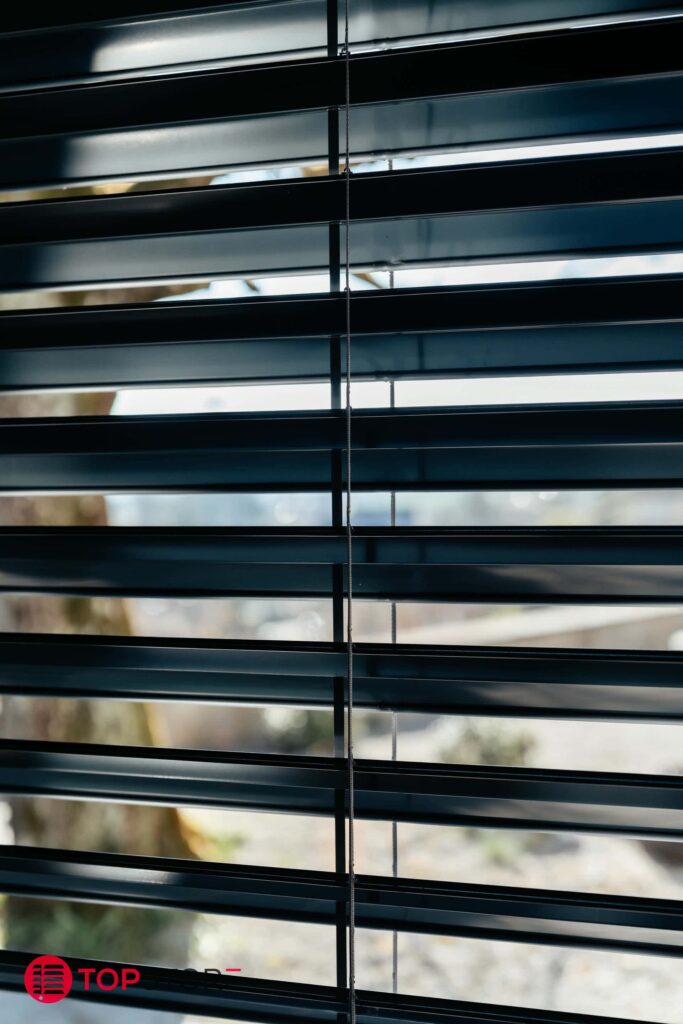 top-stores-exterieurs-a-lamelles-12