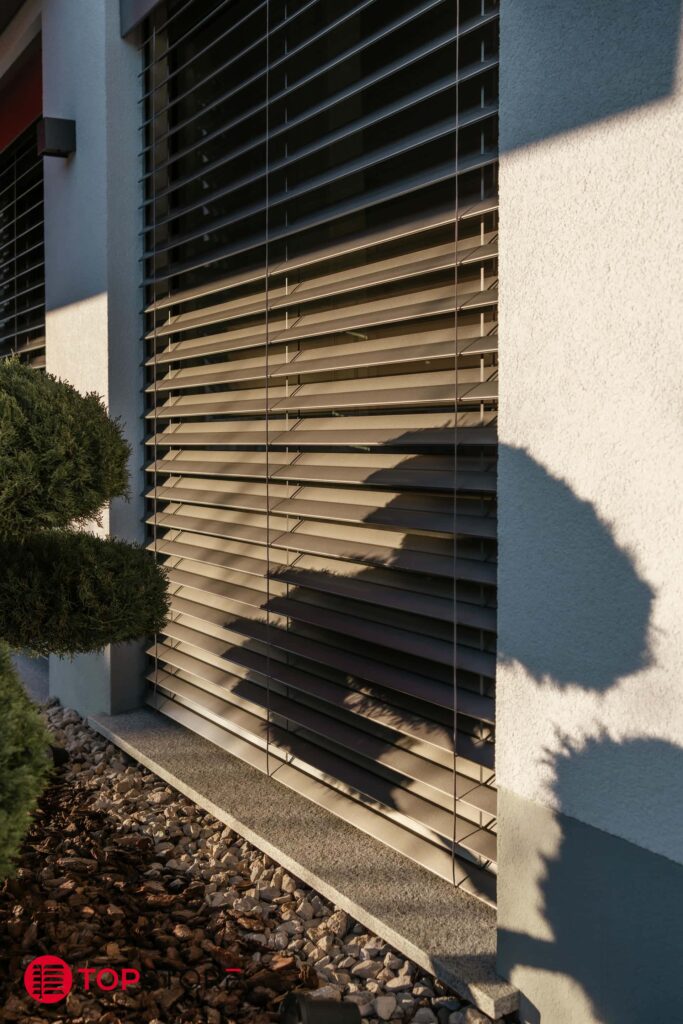 top-stores-exterieurs-a-lamelles-15