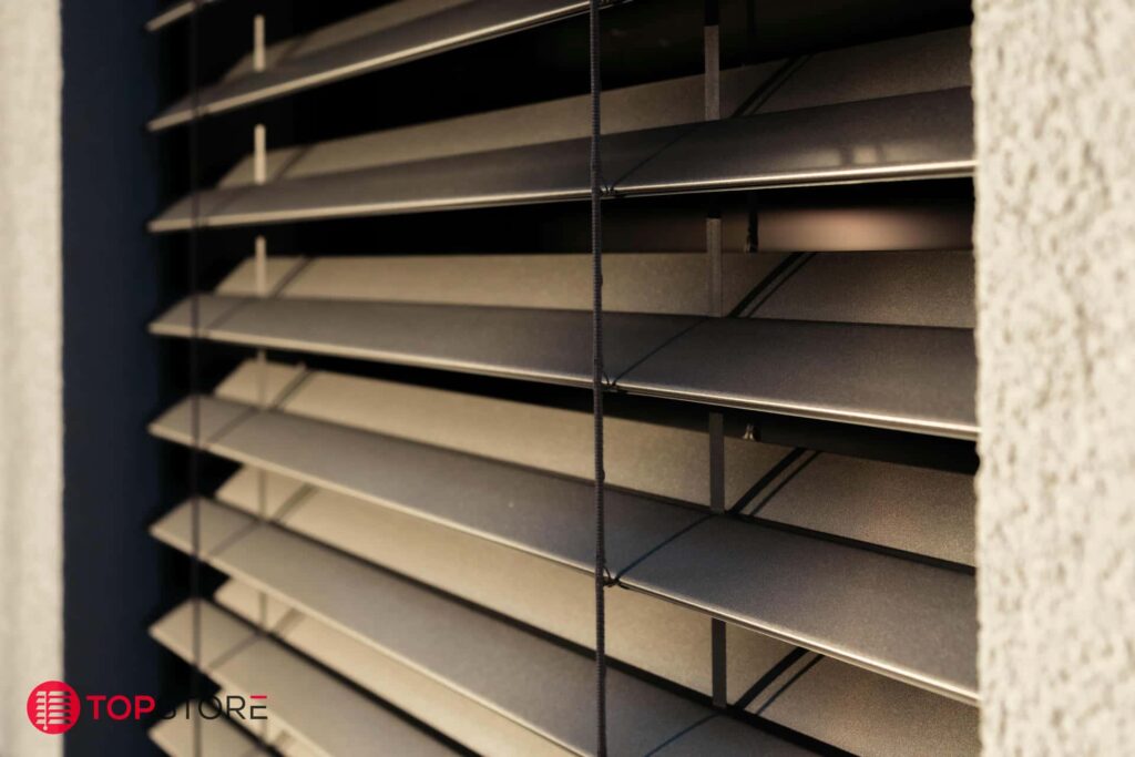 top-stores-exterieurs-a-lamelles-17