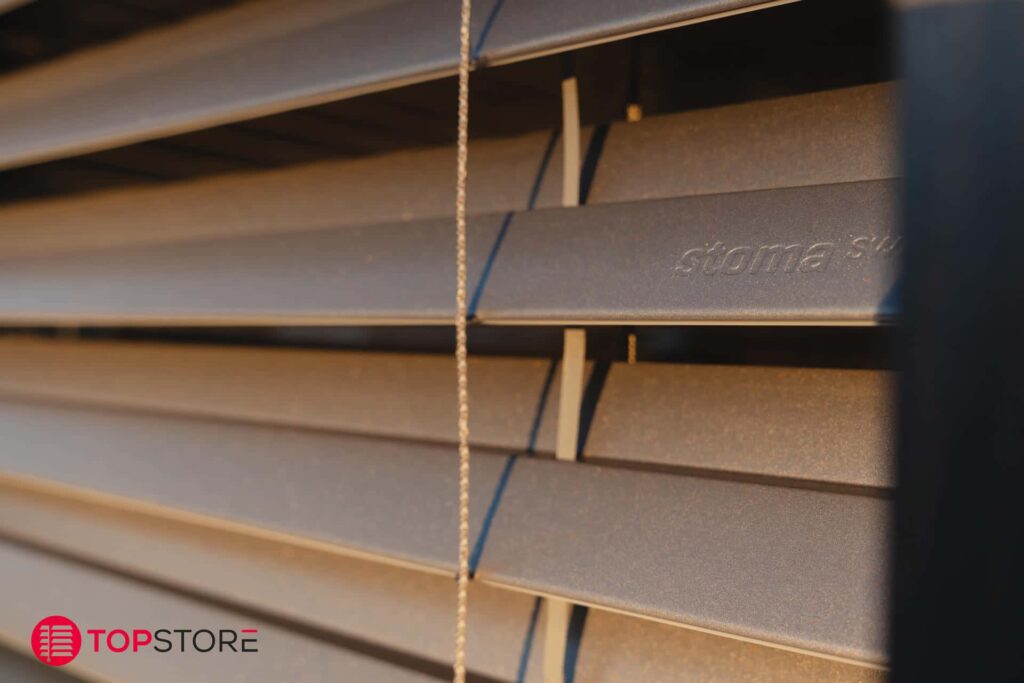 top-stores-exterieurs-a-lamelles-2