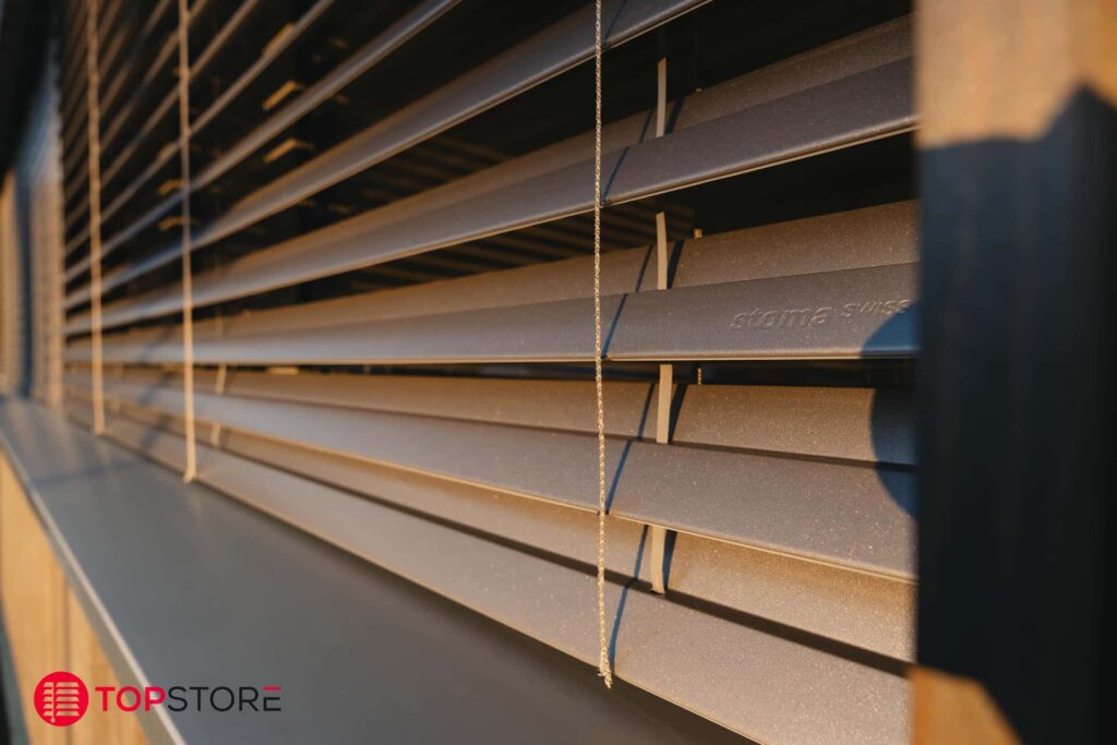 top-stores-exterieurs-a-lamelles-3