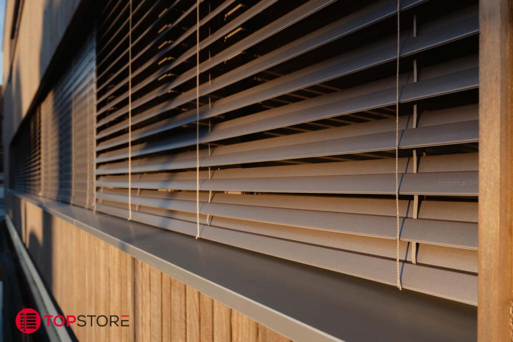 top-stores-exterieurs-a-lamelles-4