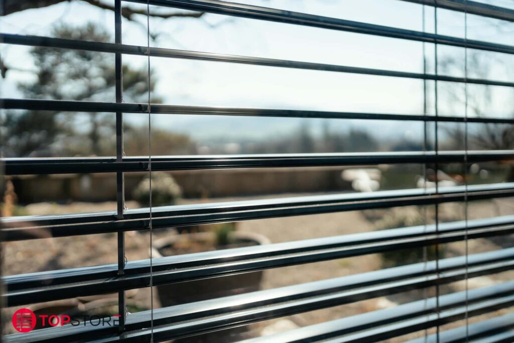 top-stores-exterieurs-a-lamelles-9